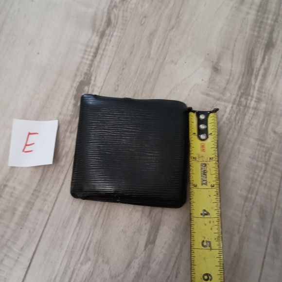 Authentic Louis Vuitton Black Epi Leather Bifold Wallet - Men’s